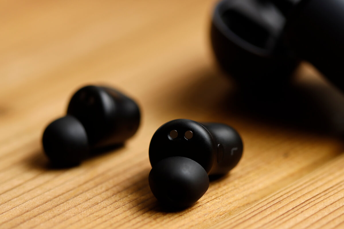 Jak wyczyścić słuchawki douszne i nauszne? Sprawdź!