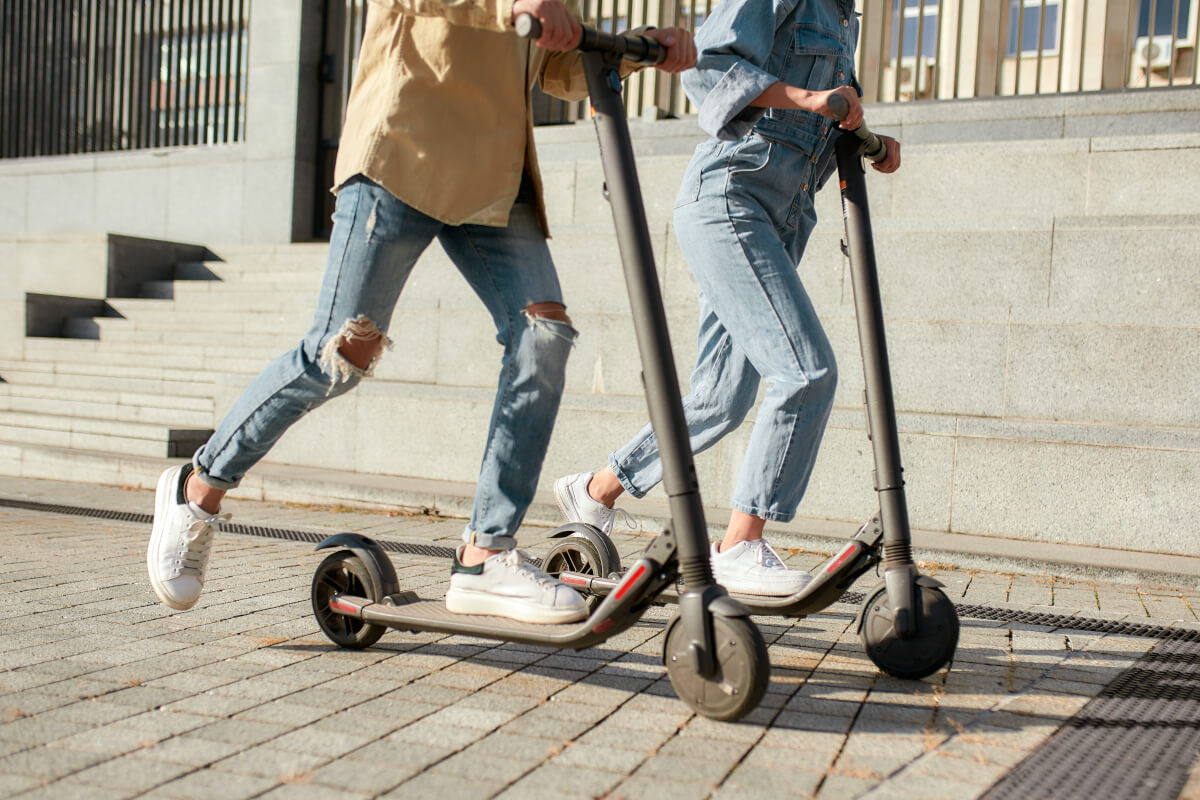 Hulajnoga elektryczna – przepisy i zasady jazdy hulajnogą 3